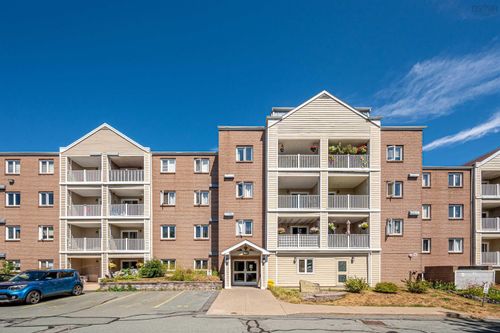407-15 Langbrae Dr, Halifax, NS, B3M3W5 | Card Image