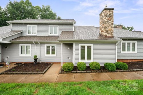 1017 21st Ave Ne, Hickory, NC, 28601-1611 | Card Image