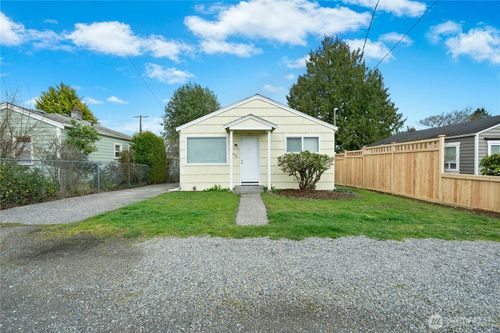 9052 12th Ave Nw, Seattle, WA, 98117-3325 | Card Image