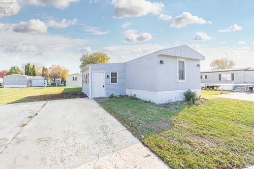 8179 Hazelwood Dr, Findlay, OH, 45840-1889 | Card Image