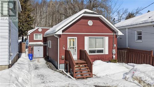 16 Dell St, Sudbury, ON, P3C2X8 | Card Image