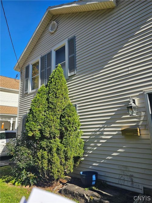 161 Strong Ave, Syracuse, NY, 13210-2617 | Card Image