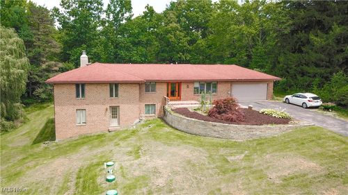 3925 Northampton Rd, Cuyahoga Falls, OH, 44223-2944 | Card Image