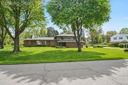 1226 Woodkrest Dr, Flint, MI, 48532-2249 | Card Image