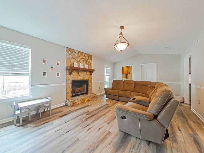 13-Living Room (16) | Image 7
