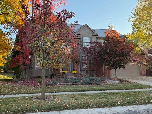 7555 Windgate Cir, West Bloomfield, MI, 48323-3911 | Card Image