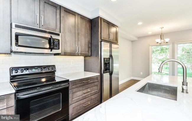 1802 N Shore Ct, Townhouse with 4 bedrooms, 4 bathrooms and null parking in RESTON VA | Image 4