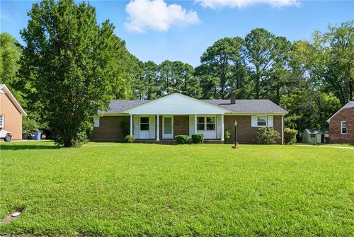 404 Crescent Dr, Franklin, VA, 23851-2310 | Card Image