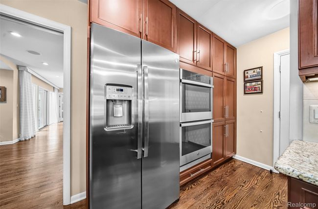 Stainless Steel Appliances | Image 16