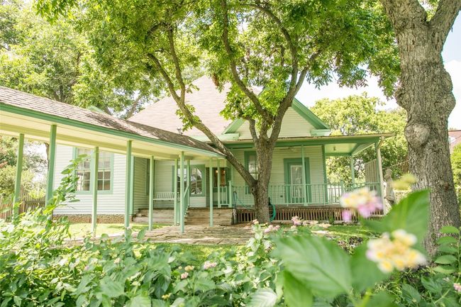 604 Sycamore St, House other with 3 bedrooms, 2 bathrooms and 3 parking in Brenham TX | Image 24