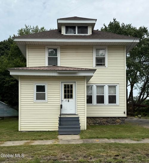 13 Newman St, Gloversville, NY, 12078-1727 | Card Image