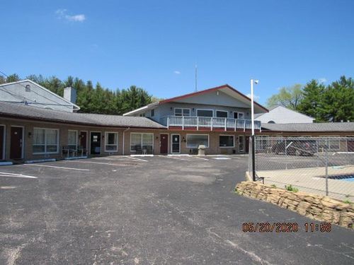 811 Wisconsin Dells Pkwy, Wisconsin Dells, WI, 53965-9725 | Card Image