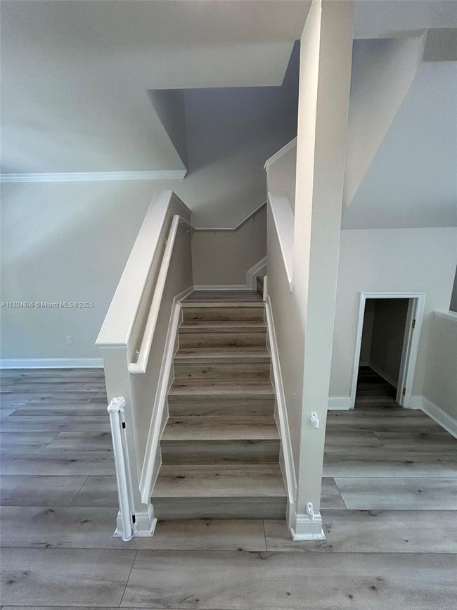APT-1205 - 2921 Ne 185 Th St, Townhouse with 2 bedrooms, 2 bathrooms and null parking in Aventura FL | Image 7