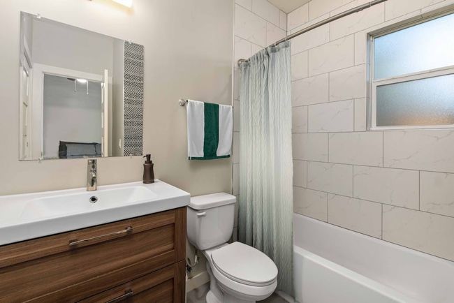 2009 E 8 Th St, House other with 2 bedrooms, 2 bathrooms and 3 parking in Austin TX | Image 9