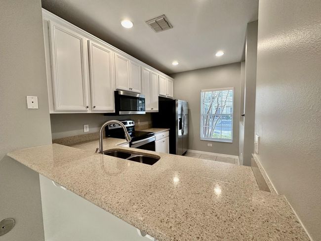 8532 Brushleaf Way, Townhouse with 2 bedrooms, 3 bathrooms and null parking in TAMPA FL | Image 9