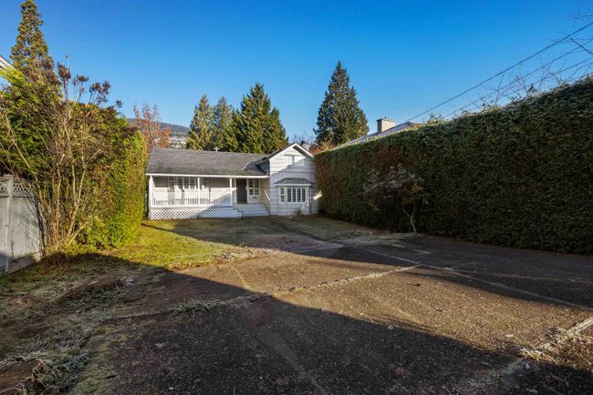 2391 Kings Avenue, House other with 3 bedrooms, 1 bathrooms and 2 parking in West Vancouver BC | Image 11