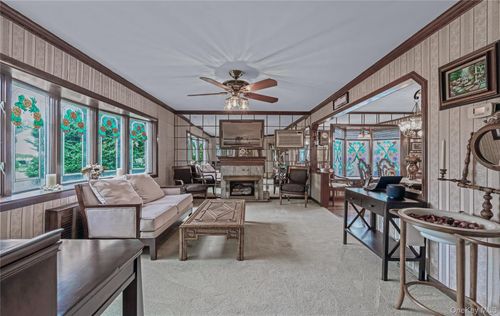 6 Fernwood Ter N, Garden City, NY, 11530-2206 | Card Image