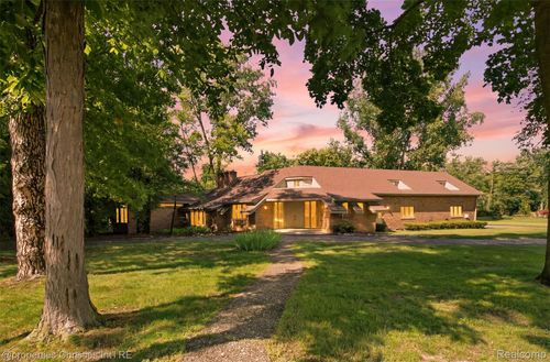 25310 Canterbury Rd, Franklin, MI, 48025-1230 | Card Image