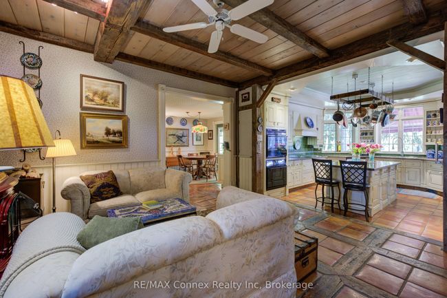 13233 5 Th Line, Home with 4 bedrooms, 5 bathrooms and 20 parking in Rockwood ON | Image 5