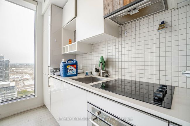 5702 - 5 Buttermill Ave, Condo with 3 bedrooms, 2 bathrooms and 1 parking in Vaughan ON | Image 19