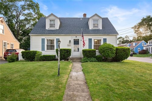 3 Arrow Ave, Warwick, RI, 02886-5101 | Card Image