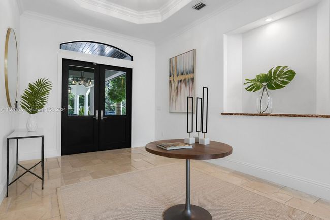 5837 Sw 102 Nd St, House other with 6 bedrooms, 6 bathrooms and null parking in Pinecrest FL | Image 6