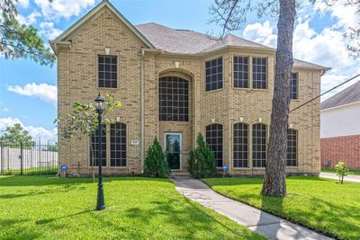 Lovely home in the gated community of Canyon Gate at Northpointe on a quiet cul-de-sac. | Image 1