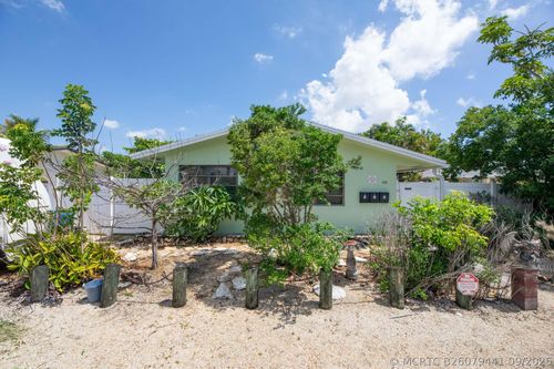 1-3-805 Ne 40th St, Oakland Park, FL, 33334-3013 | Card Image