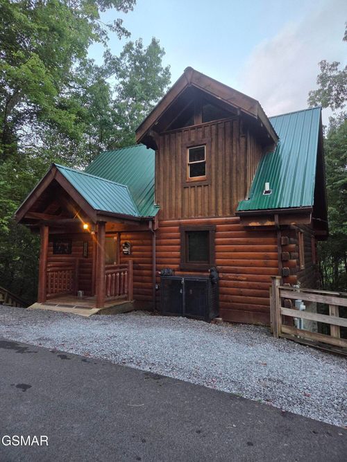 2245 Beach Front Dr, Sevierville, TN, 37876-3007 | Card Image