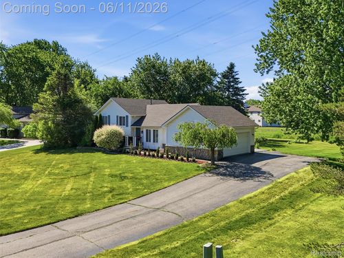 1087 Eagle Nest Dr, Oakland Twp, MI, 48306-1213 | Card Image