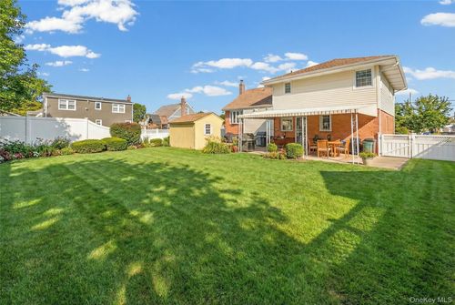 95 Rhodes Ave, Hempstead, NY, 11550-2910 | Card Image