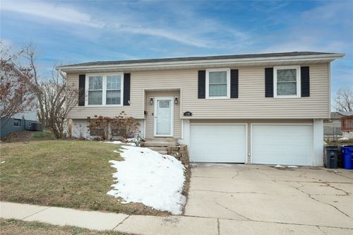 4609 Pineview Dr Ne, Cedar Rapids, IA, 52402-1717 | Card Image