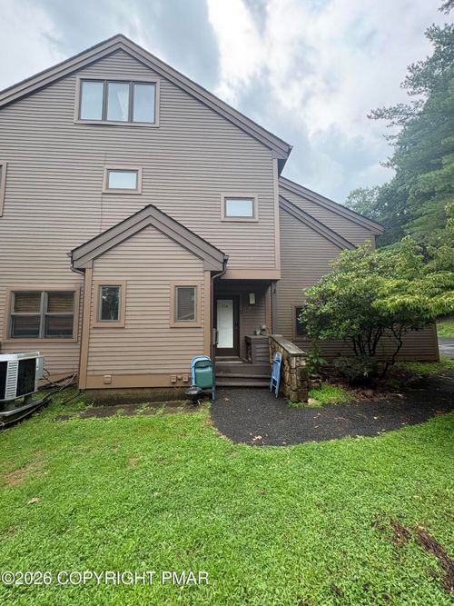 a-37 Sky View Dr, East Stroudsburg, PA, 18302-7852 | Card Image