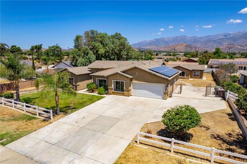 1037 Charles St, Banning, CA, 92220 | Card Image