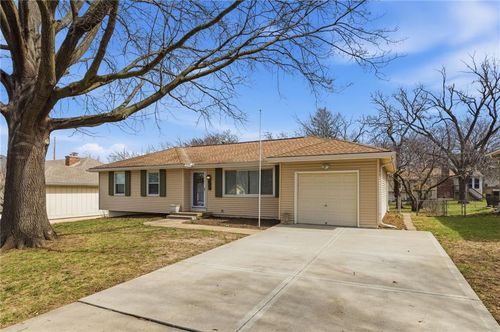 8519 Stearns Ave, Overland Park, KS, 66214-1614 | Card Image
