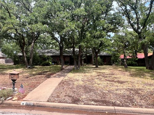 1315 Roanoake Dr, Graham, TX, 76450-4037 | Card Image