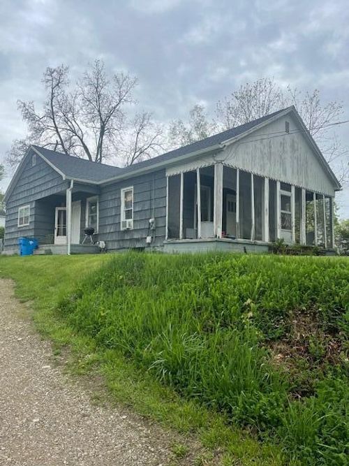 621 E Michigan Ave, Grass Lake, MI, 49240-9483 | Card Image