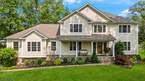 4 Oak Ln, Montville, NJ, 07045-9210 | Card Image
