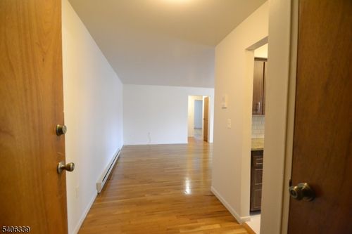 apt-2-121 Grove St, Clifton, NJ, 07013-1583 | Card Image