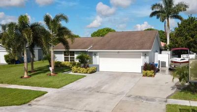 421 Las Palmas Street, House other with 3 bedrooms, 2 bathrooms and null parking in Royal Palm Beach FL | Image 3