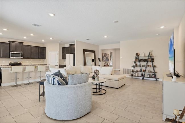 16606 Barnwood Place, House other with 4 bedrooms, 3 bathrooms and null parking in Lakewood Ranch FL | Image 16