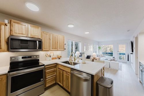 2591 David St, Juneau, AK, 99801-2036 | Card Image