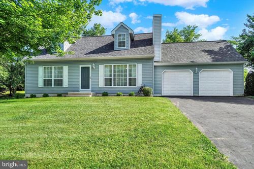 140 Hershey Cir, STEWARTSTOWN, PA, 17363-4060 | Card Image