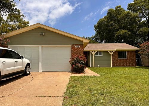 738 Cindy Ln, Grand Prairie, TX, 75052-5020 | Card Image