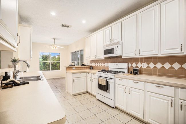 Kitchen looking toward breakfast room. | Image 15