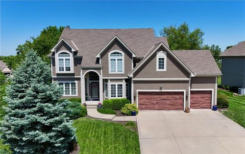 2612 Sw Wintercreek Dr, Lee's Summit, MO, 64081-2593 | Card Image