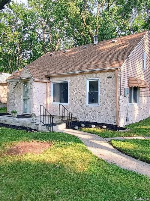 19241 Melrose Ave, Southfield, MI, 48075-5756 | Card Image
