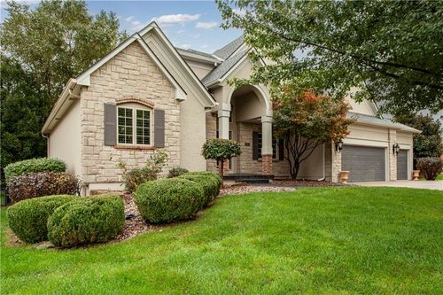 205 Sw Lewis Ct, Lee's Summit, MO, 64081-4128 | Card Image