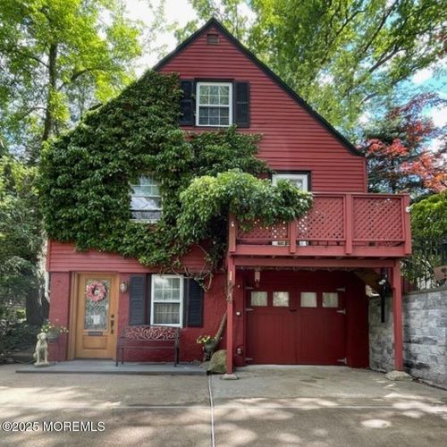 124 E Prospect St, Waldwick, NJ, 07463-2240 | Card Image