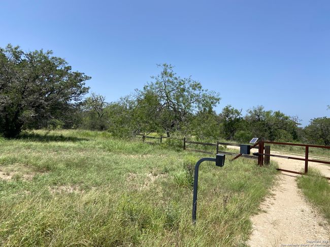 412 Lebouf Rd, House other with 3 bedrooms, 3 bathrooms and null parking in Utopia TX | Image 24